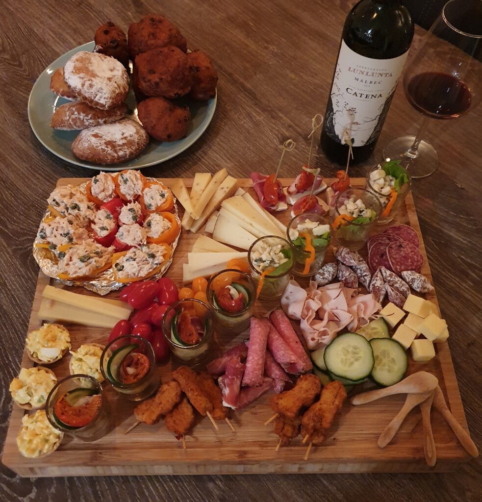 Borrelplank met kaas en vleeswaren